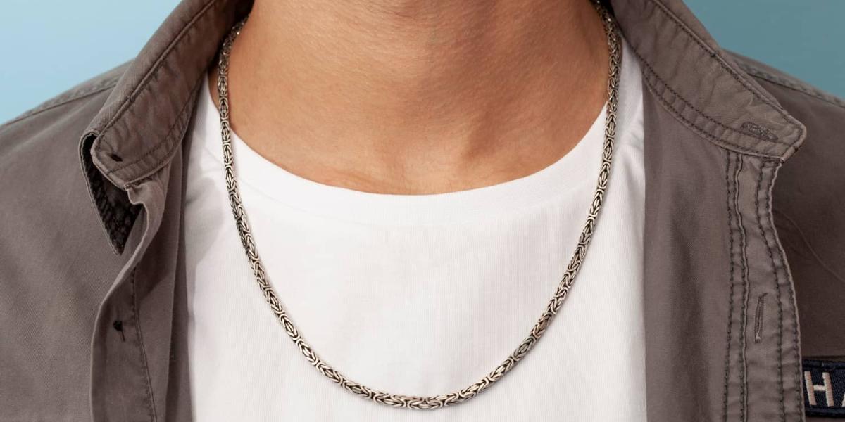Photo of a men wearing a chain necklace
